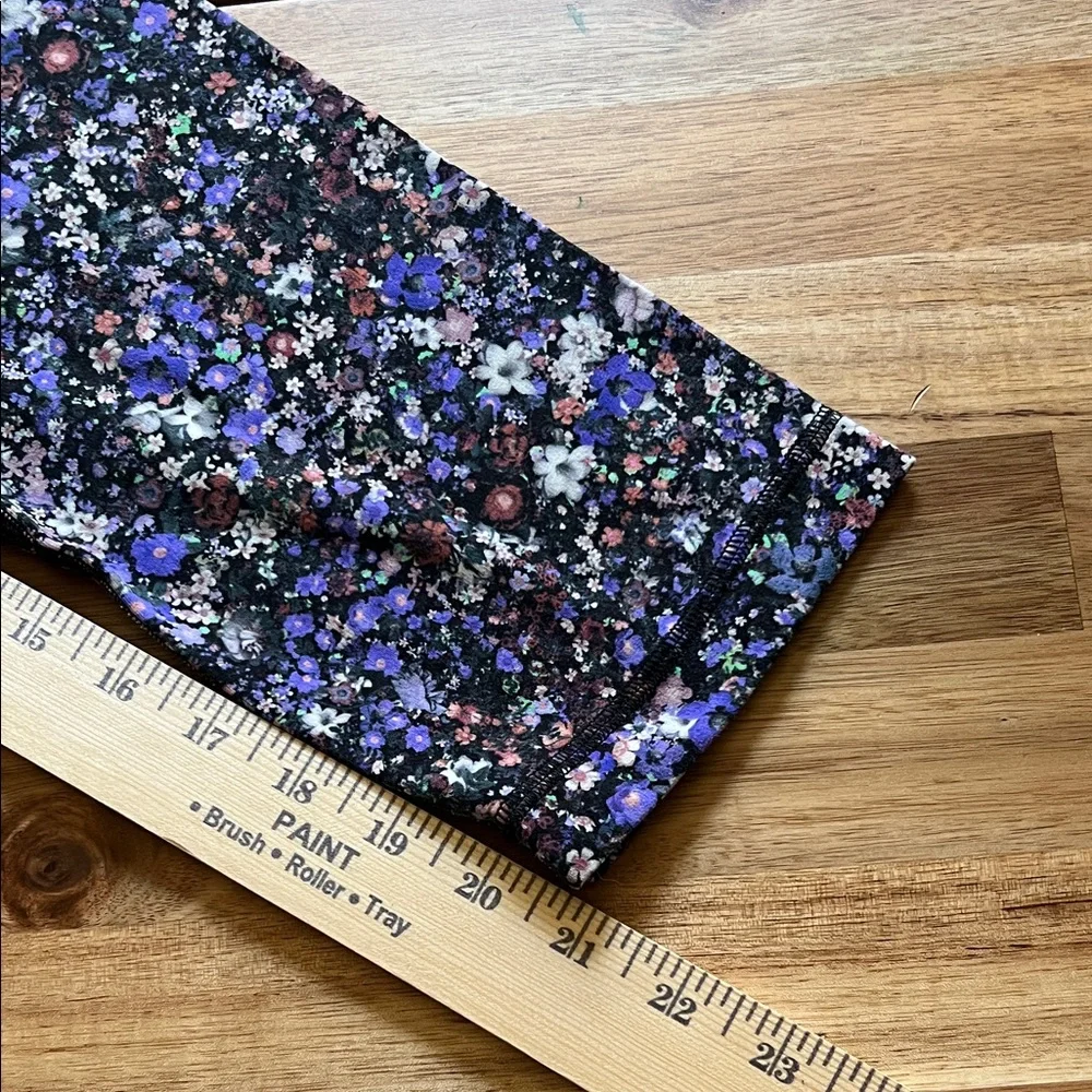 Lululemon Athletica Multicolor Floral Capris Sz‎ 8